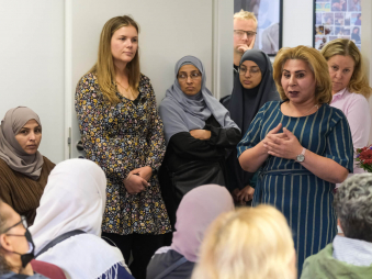 Rima Sakr von INANA Güstrow eröffnet das Interkulturelle Zentrum in Rostock